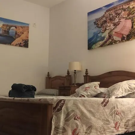 בית אירוח Private Double Bedroom & Private Bathroom & Shared Kitchen *