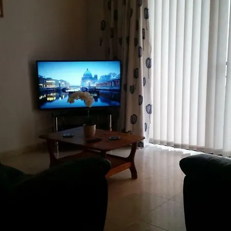 Private Double Bedroom & Private Bathroom & Shared Kitchen *