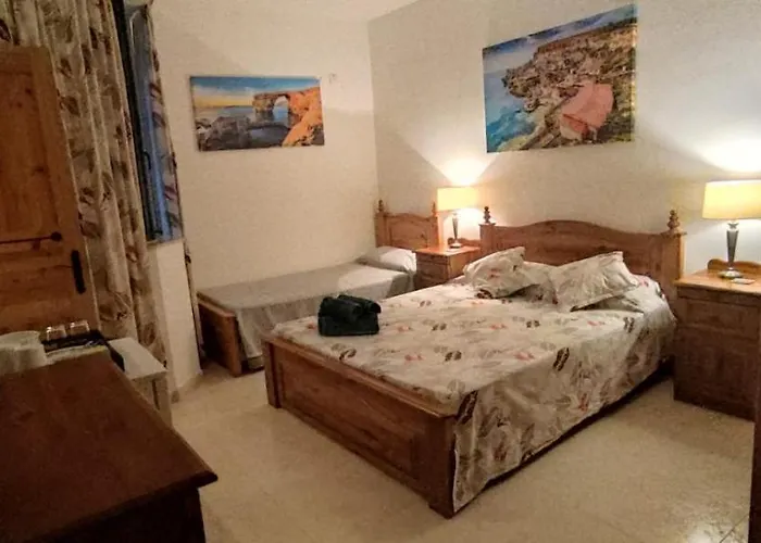 Private Double Bedroom & Private Bathroom & Shared Kitchen Séjour chez l'habitant San Pawl il-Baħar