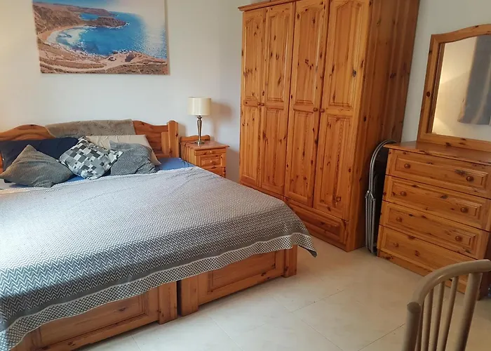Séjour chez l'habitant Private Double Bedroom & Private Bathroom & Shared Kitchen San Pawl il-Baħar