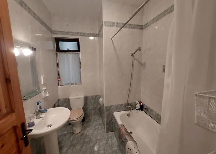 Séjour chez l'habitant Private Double Bedroom & Private Bathroom & Shared Kitchen *