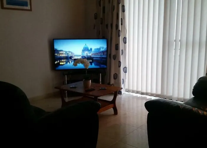 Private Double Bedroom & Private Bathroom & Shared Kitchen *