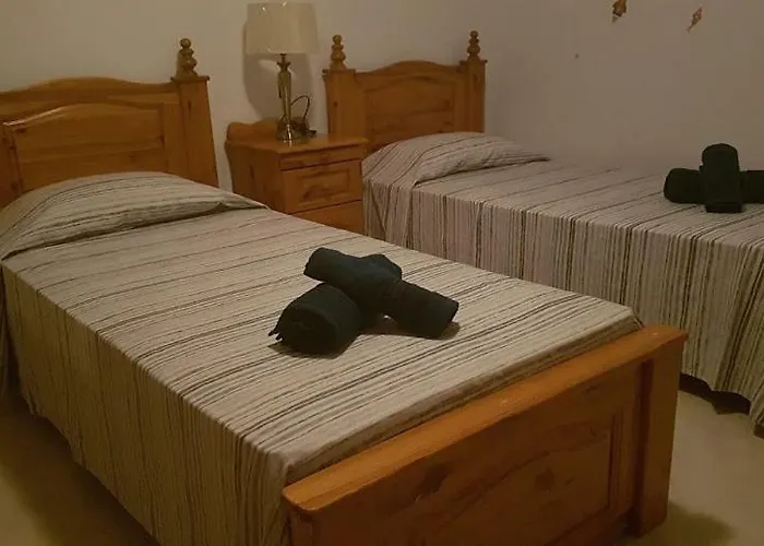 Private Double Bedroom & Private Bathroom & Shared Kitchen