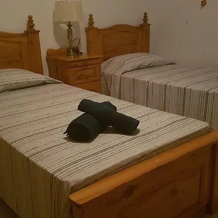 Private Double Bedroom & Private Bathroom & Shared Kitchen